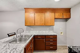 4033 Briarhill Dr, Charlotte, NC 28215 - Photo 10