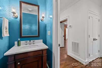 1219 Scotland Avenue, Charlotte, NC 28207 - Photo 8