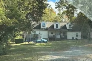 1516 Shiloh Rd, Claremont, NC 28610 - Photo 1