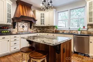 39 Windover Dr, Asheville, NC 28803 - Photo 2