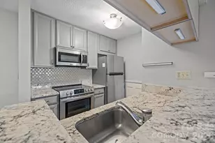 427 W 8th St, Charlotte, NC 28202 - Photo 10