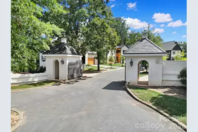 911 Laurel Creek Lane, Charlotte, NC 28211 - Photo 2