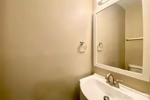 755 Harwyn Dr, Charlotte, NC 28215 - Photo 8