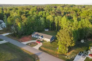 119 Titleist Dr, Statesville, NC 28677 - Photo 2