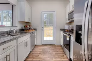 6006 Guildford Hill Ln, Charlotte, NC 28215 - Photo 10