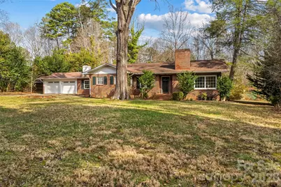 121 33rd Avenue NE, Hickory, NC 28601 - Photo 2