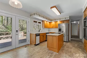 205 Deerpath Ln, Hendersonville, NC 28739 - Photo 18