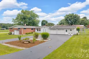 10 Moland Dr, Etowah, NC 28729 - Photo 2