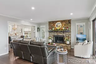 1601 Fleetwood Plaza, Hendersonville, NC 28739 - Photo 8