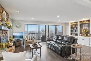 1601 Fleetwood Plaza, Hendersonville, NC 28739 - Photo 4