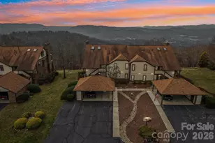 1601 Fleetwood Plaza, Hendersonville, NC 28739 - Photo 2