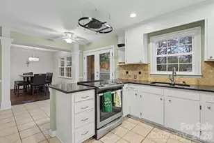 7729 Surreywood Pl, Charlotte, NC 28270 - Photo 22