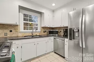 7729 Surreywood Pl, Charlotte, NC 28270 - Photo 24