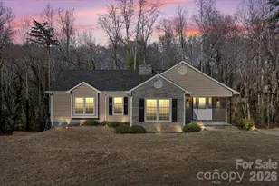 457 17th Ave NE, Hickory, NC 28601 - Photo 1