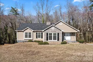 457 17th Ave NE, Hickory, NC 28601 - Photo 2