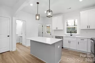 423 Queens Ct, Gastonia, NC 28052 - Photo 8