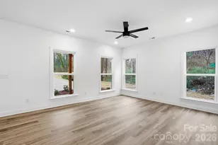 423 Queens Ct, Gastonia, NC 28052 - Photo 2