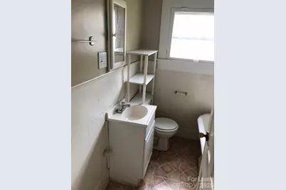 656 E Sharpe Street, Statesville, NC 28677 - Photo 2