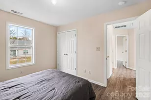 8601 Sawleaf Ct, Charlotte, NC 28215 - Photo 18