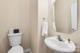 8601 Sawleaf Ct, Charlotte, NC 28215 - Photo 12