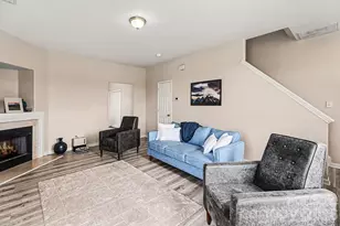 8601 Sawleaf Ct, Charlotte, NC 28215 - Photo 4