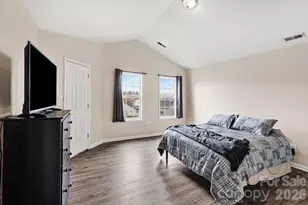 8601 Sawleaf Ct, Charlotte, NC 28215 - Photo 14