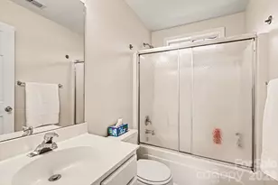 8601 Sawleaf Ct, Charlotte, NC 28215 - Photo 20