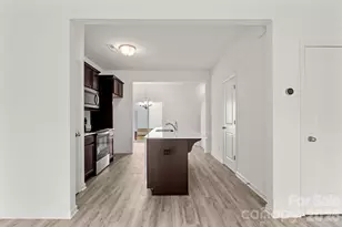 4511 Eaves Ln, Charlotte, NC 28215 - Photo 6