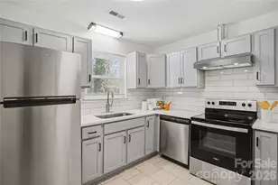 8205 Meadowind Cir, Charlotte, NC 28226 - Photo 10