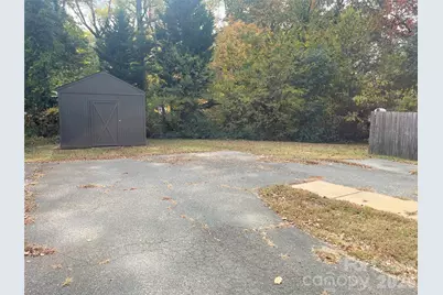 5735 Oak Drive, Charlotte, NC 28216 - Photo 16