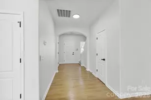 8203 Paw Valley Ln, Charlotte, NC 28214 - Photo 4