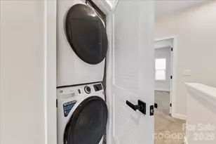 425 Tristram Ln, Charlotte, NC 28205 - Photo 34