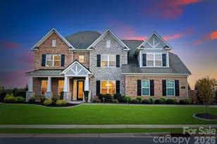 1053 Harlows Crossing Dr, Matthews, NC 28104 - Photo 2