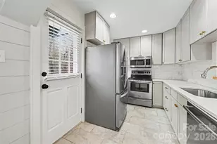 231 Wakefield Dr, Charlotte, NC 28209 - Photo 6