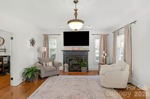 607 S York St, Gastonia, NC 28052 - Photo 10