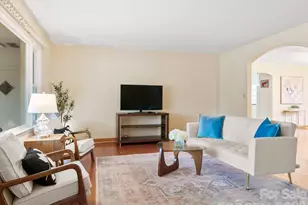 608 S Buena Vista Dr, Hendersonville, NC 28792 - Photo 4