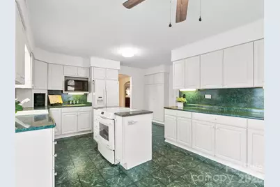 608 S Buena Vista Drive, Hendersonville, NC 28792 - Photo 10