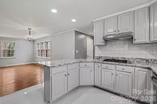 8101 Kerrybrook Cir, Charlotte, NC 28214 - Photo 8