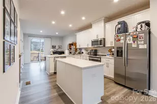 924 Broad River Ln, Charlotte, NC 28211 - Photo 8