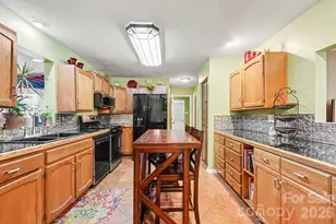 140 Eastwood Dr, Statesville, NC 28625 - Photo 2
