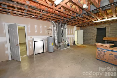 640 40th Avenue Lane NW, Hickory, NC 28601 - Photo 38