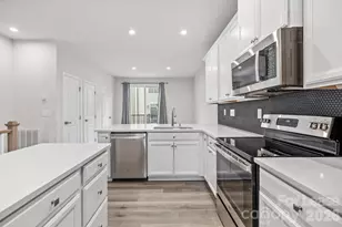 328 Yorkshire Dr, Charlotte, NC 28217 - Photo 10