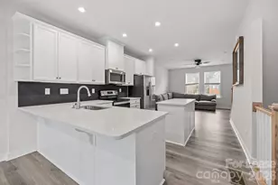 328 Yorkshire Dr, Charlotte, NC 28217 - Photo 12