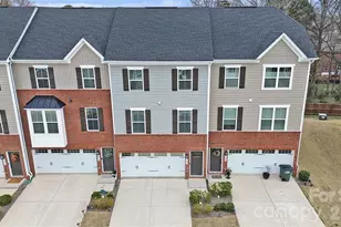 2625 Grantham Place Dr, Fort Mill, SC 29715 - Photo 2