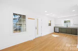 3801 Winterfield Pl, Charlotte, NC 28205 - Photo 12