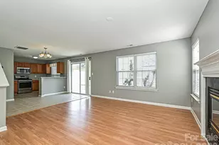 8627 Meadowmont View Dr, Charlotte, NC 28269 - Photo 4