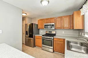 8627 Meadowmont View Dr, Charlotte, NC 28269 - Photo 10