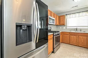 8627 Meadowmont View Dr, Charlotte, NC 28269 - Photo 12