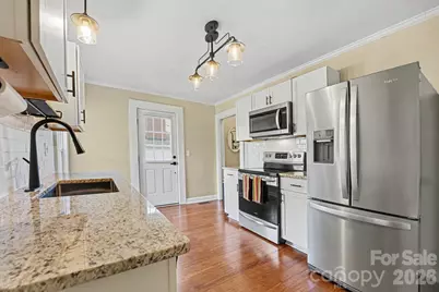 224 E Catawba Avenue, Mooresville, NC 28115 - Photo 2