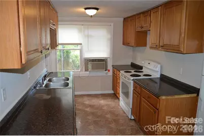 615 Charlotte Avenue, Statesville, NC 28677 - Photo 8